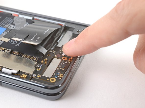 Google Pixel Fold Logic Board Replacement: passo 57, immagine 2 di 3