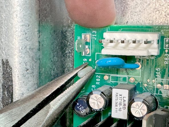 GE Refrigerator Main Control Board Replacement, Remove the main control board: stap 4, afbeelding 2 van 3