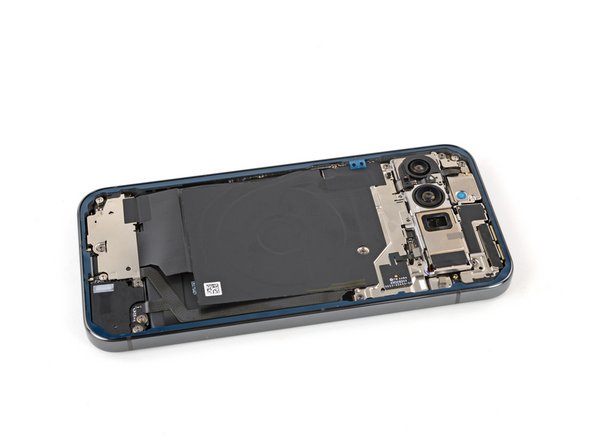 How to Apply New Rear Cover Adhesive in Your Google Pixel 9 Pro XL, Remove the first liner: 6 단계, 이미지 3개 중 3개