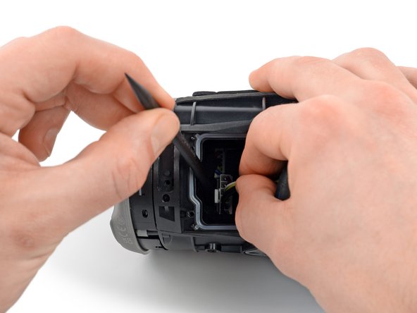 JBL Charge 5 Motherboard Replacement, Disconnect the battery: crwdns2935265:010crwdnd2935265:02crwdnd2935265:03crwdne2935265:0