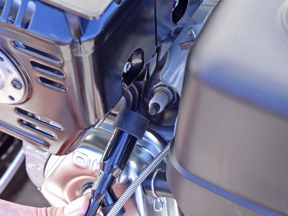 Toro Stump Grinder SGR-13 22615HD 2017 Drive Belt Replacement, Disconnect the spark plug: crwdns2935265:03crwdnd2935265:02crwdnd2935265:02crwdne2935265:0