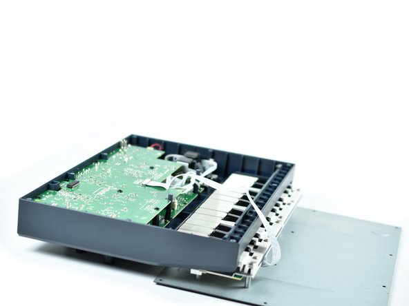 Arturia Microbrute Opening Procedure: paso 3, imagen 3 de 3