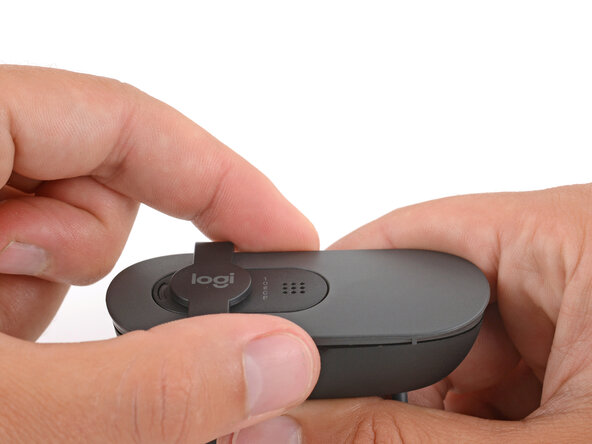 How to Open Your Logitech Brio 100 Webcam, Remove the front cover: crwdns2935265:02crwdnd2935265:01crwdnd2935265:03crwdne2935265:0