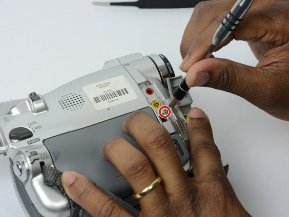 Canon ZR70MC LCD Component Replacement: crwdns2935265:03crwdnd2935265:02crwdnd2935265:03crwdne2935265:0