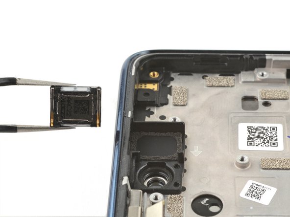 Motorola Moto G Stylus 5G (2022) Screen Replacement, Remove the earpiece speaker: crwdns2935265:036crwdnd2935265:03crwdnd2935265:03crwdne2935265:0