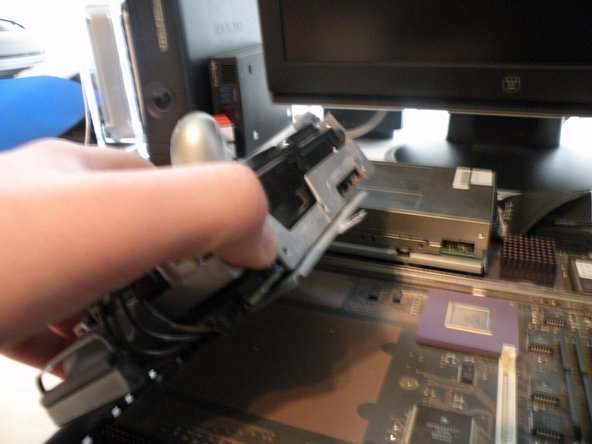 NeXTstation Teardown: passo 4, immagine 2 di 3