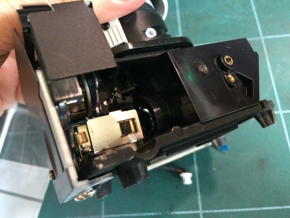 Mitsubishi EX320U Projector Disassembly, Optical path - 1: crwdns2935265:010crwdnd2935265:03crwdnd2935265:03crwdne2935265:0