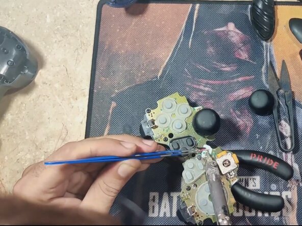 Logitech Gamepad F310 Cable Replacement: crwdns2935265:04crwdnd2935265:02crwdnd2935265:03crwdne2935265:0