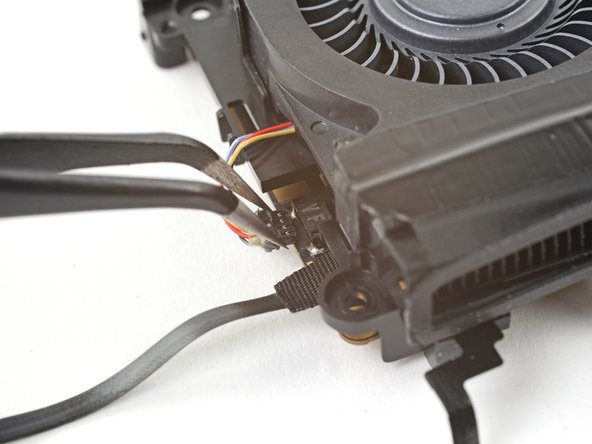 HTC Vive XR Elite Fan Replacement, Disconnect the fan: crwdns2935265:0100crwdnd2935265:02crwdnd2935265:02crwdne2935265:0