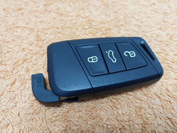 Seat Ateca キーレスリモコンの電池交換 - 電池モデル CR 2032: 手順 9、 3の画像 2