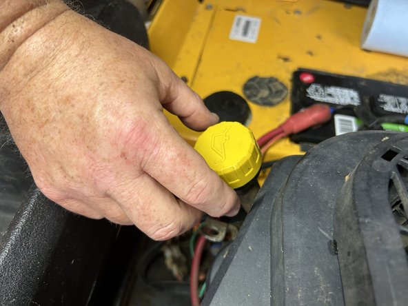 Cub Cadet Z-Force 48 Oil Change: crwdns2935265:09crwdnd2935265:02crwdnd2935265:03crwdne2935265:0