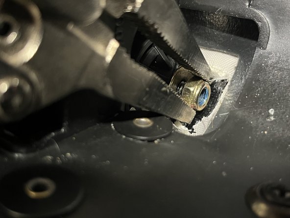 Wheel Replacement on a Patagonia Black Hole® Wheeled Duffel, Reassemble Wheel & Axle: Schritt 6, Bild 2 von 3