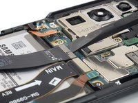How to Remove the Interconnect Cables in the Samsung Galaxy S21 Ultra