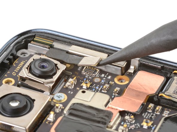 Motorola Moto G Stylus 5G (2022) Screen Replacement, Disconnect the upper 5G mmWave antenna: crwdns2935265:022crwdnd2935265:02crwdnd2935265:02crwdne2935265:0