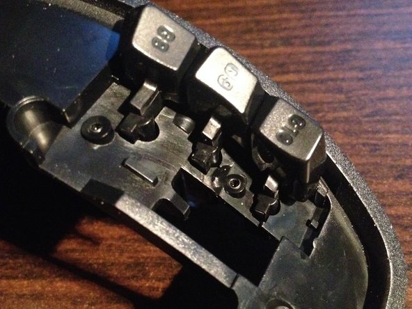 Disassembling Mouse Buttons for Logitech Wireless Gaming Mouse G700: crwdns2935265:013crwdnd2935265:02crwdnd2935265:02crwdne2935265:0