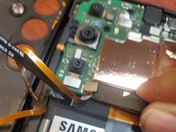 Samsung Galaxy A14 5G Teardown, Unplug Cables: crwdns2935265:06crwdnd2935265:03crwdnd2935265:03crwdne2935265:0