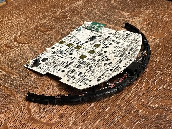 iRobot Roomba 581 Teardown, Removing the Main Board: crwdns2935265:014crwdnd2935265:03crwdnd2935265:03crwdne2935265:0