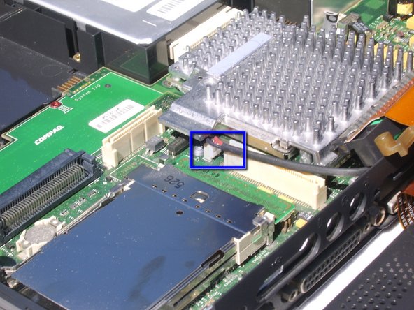 Disassembling the Compaq Armada 7800: crwdns2935265:022crwdnd2935265:01crwdnd2935265:03crwdne2935265:0