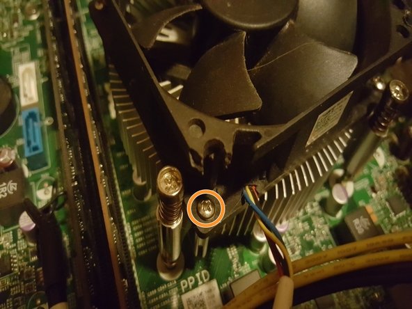 Cleaning Inside Your Inspiron, Removing Heat Sink Fan: crwdns2935265:010crwdnd2935265:02crwdnd2935265:03crwdne2935265:0