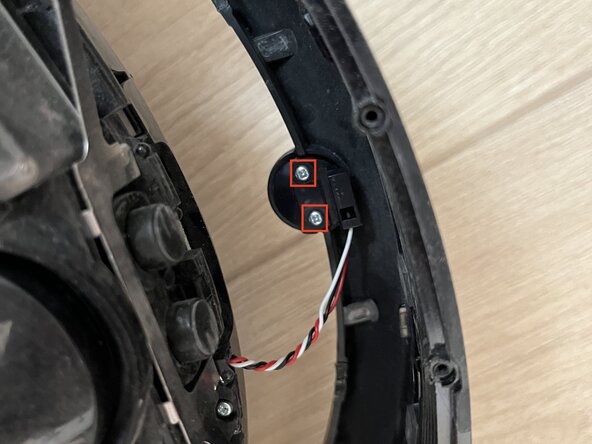 Roomba i7 - Change base return sensor: step 3, image 2 of 2