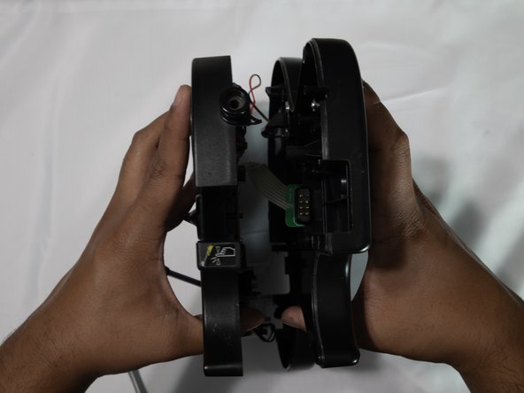 Xbox 360 Guitar Hero Wireless Controller Pogo-Pin Connector Replacement: crwdns2935265:03crwdnd2935265:02crwdnd2935265:03crwdne2935265:0