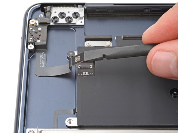 MacBook Air 15" 2024 Headphone Jack Replacement, Disconnect the headphone jack: crwdns2935265:019crwdnd2935265:02crwdnd2935265:02crwdne2935265:0