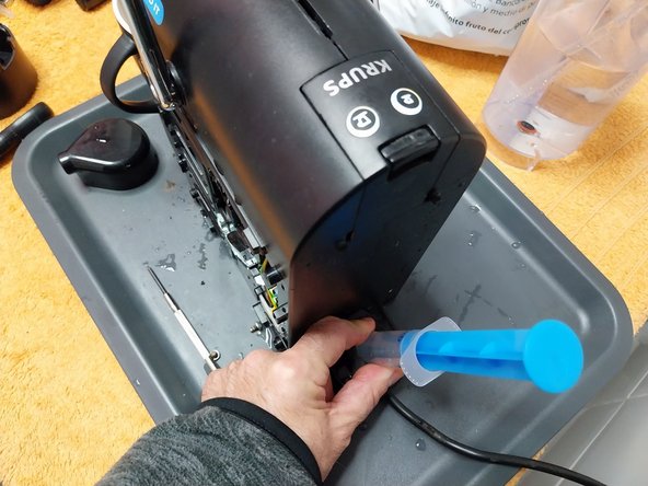 CafeteranKrups Nespresso XN 3006 No carga Agua tras meses parada.: crwdns2935265:05crwdnd2935265:03crwdnd2935265:03crwdne2935265:0