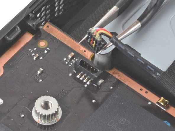 Steam Deck Front Shell Replacement, Disconnect the fan: crwdns2935265:051crwdnd2935265:02crwdnd2935265:02crwdne2935265:0