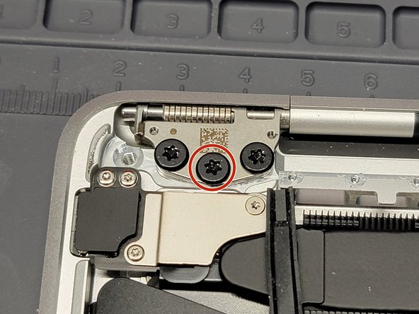 MacBook Pro 13" Two Thunderbolt Ports 2020 Touchbar Removal, Removing LCD Screen: crwdns2935265:024crwdnd2935265:02crwdnd2935265:03crwdne2935265:0