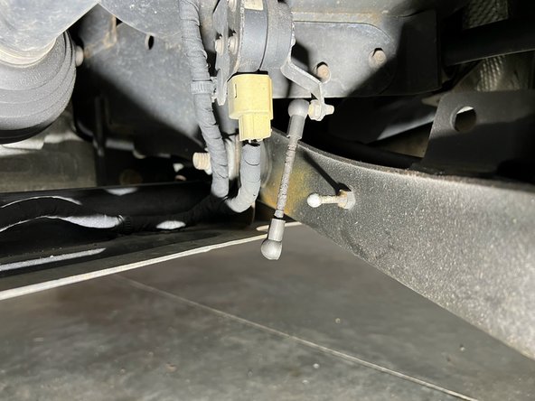 Chevrolet SS Sedan Rear Shock Absorber Replacement, Suspension Height Sensor Link: crwdns2935265:06crwdnd2935265:03crwdnd2935265:03crwdne2935265:0