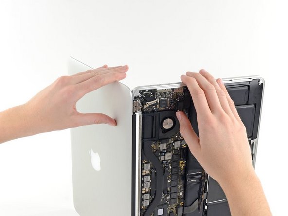 MacBook Pro 15" Retina Display Mid 2012 LCD Cable Replacement: crwdns2935265:015crwdnd2935265:02crwdnd2935265:03crwdne2935265:0