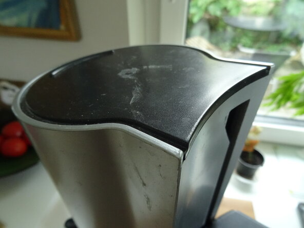 Sodastream Crystal öffnen und reinigen, Abdeckung der Sprudeleinheit: crwdns2935265:01crwdnd2935265:01crwdnd2935265:03crwdne2935265:0