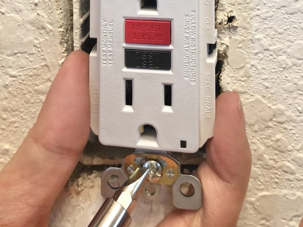 GFCI Outlet Replacement: crwdns2935265:014crwdnd2935265:02crwdnd2935265:02crwdne2935265:0