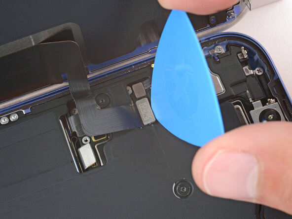 iPhone 17 Pro Battery Replacement, Disconnect the screen: crwdns2935265:022crwdnd2935265:01crwdnd2935265:03crwdne2935265:0