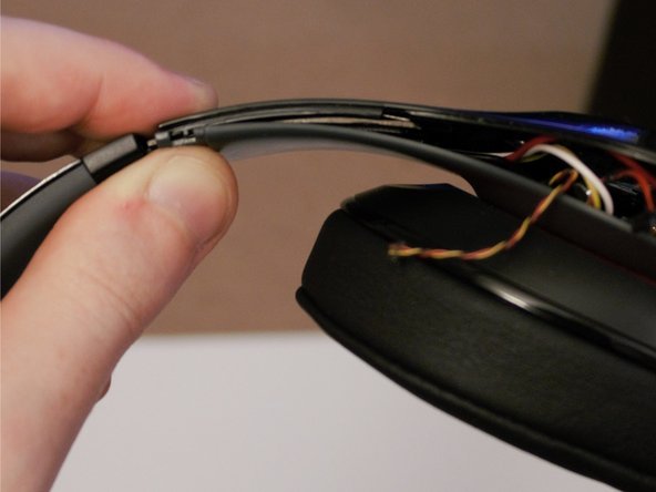 Beats Studio 2.0 Exploratory Teardown, Method for separating outer plastic pieces: crwdns2935265:03crwdnd2935265:02crwdnd2935265:03crwdne2935265:0