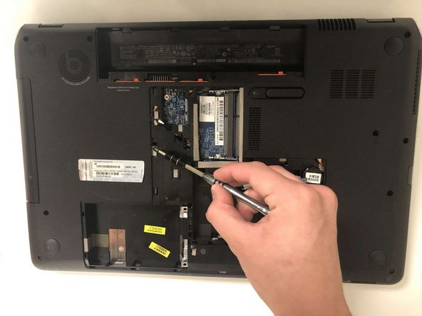 HP Pavilion dv7t-7000 Heat Sink Replacement, CD Drive: crwdns2935265:06crwdnd2935265:02crwdnd2935265:02crwdne2935265:0