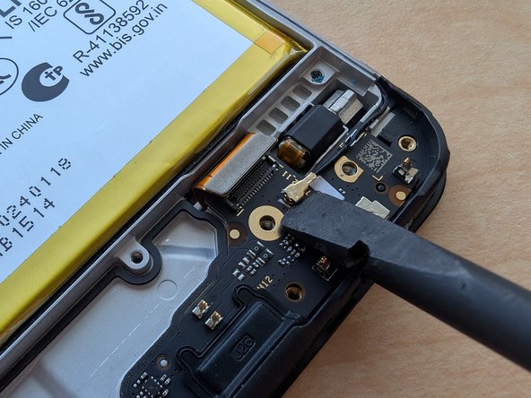 Motorola Moto G Play (2023) Teardown, Disconnecting stuff from the daughterboard: crwdns2935265:011crwdnd2935265:03crwdnd2935265:03crwdne2935265:0