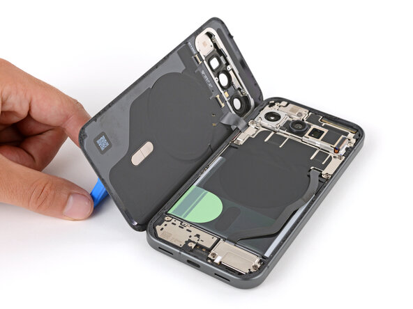 Google Pixel 10 Vibration Motor Replacement, Prop up the back glass: 11 단계, 이미지 3개 중 3개