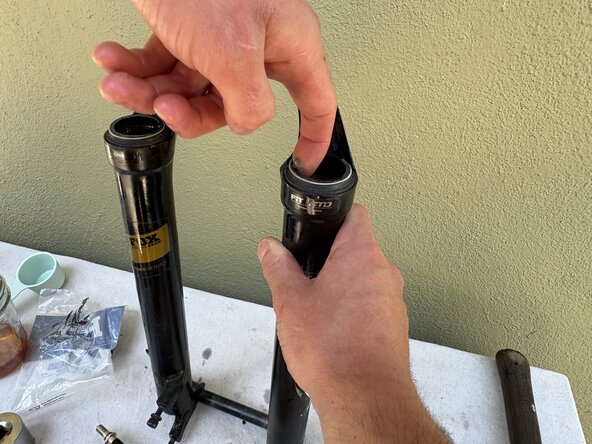 Fox32 Mountain Bike Front Air Suspension Fork Seal and Oil Replacement: étape 38, image 3 de 3