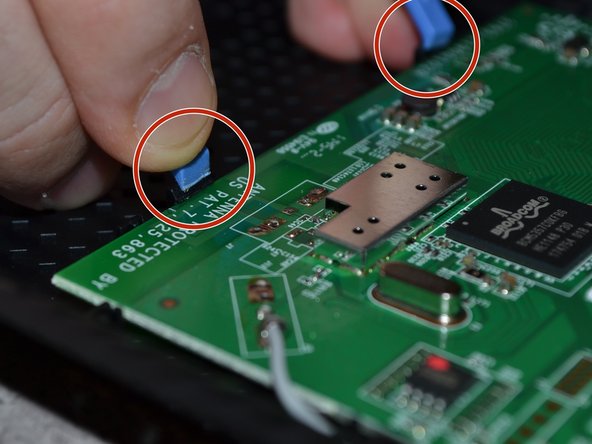 Disassembling the Linksys E1200: crwdns2935265:04crwdnd2935265:02crwdnd2935265:03crwdne2935265:0