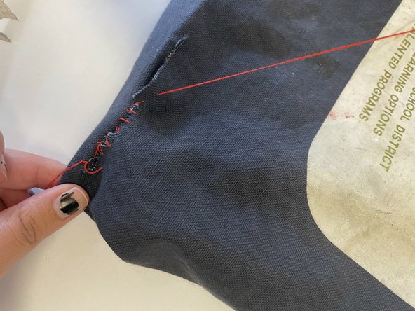 How to Mend a Hole on Bottom of Tote Bag: adım 5, 2 resimden 2.