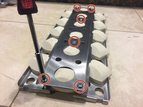 Gas Grill Ceramic Briquettes Replacement, Unscrew Briquette Casing: crwdns2935265:03crwdnd2935265:02crwdnd2935265:03crwdne2935265:0