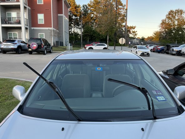 2002-2006 Toyota Camry Windshield Wiper Replacement: crwdns2935265:05crwdnd2935265:03crwdnd2935265:03crwdne2935265:0