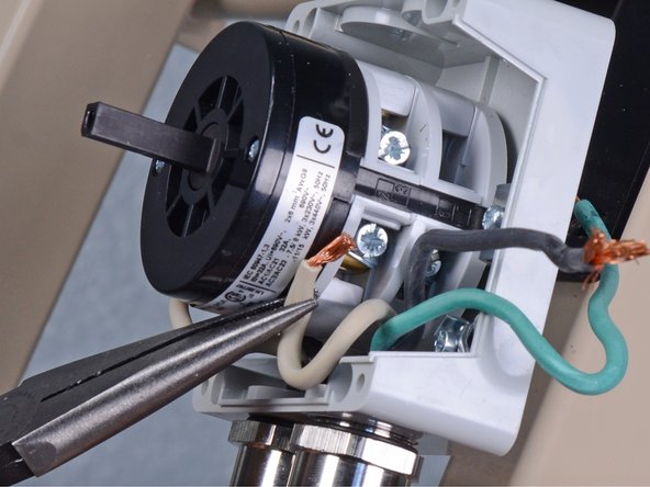 EDCO Disk Grinder 50200-HD On/Off Switch Replacement: crwdns2935265:018crwdnd2935265:03crwdnd2935265:03crwdne2935265:0