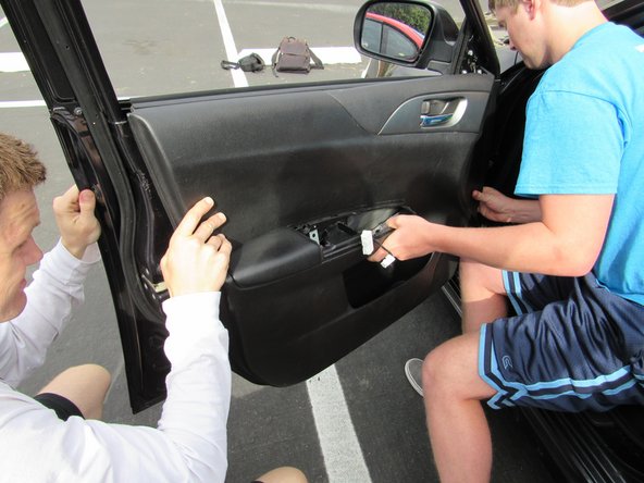 2009 Subaru Impreza WRX Front Speaker Replacement: crwdns2935265:010crwdnd2935265:02crwdnd2935265:02crwdne2935265:0