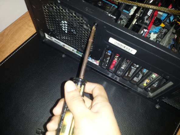 Gaming PC CPU Cooler Replacement, Removing the radiator: passo 3, immagine 2 di 3