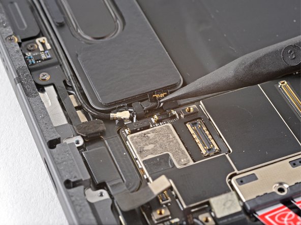 iPad Pro 11" 3rd Gen Battery Replacement, Disconnect the bottom left speaker cables: crwdns2935265:075crwdnd2935265:02crwdnd2935265:03crwdne2935265:0