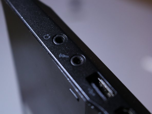 How to Replace the Wi-Fi Card for a Samsung NP300V5A-A08US Laptop: crwdns2935265:014crwdnd2935265:02crwdnd2935265:03crwdne2935265:0