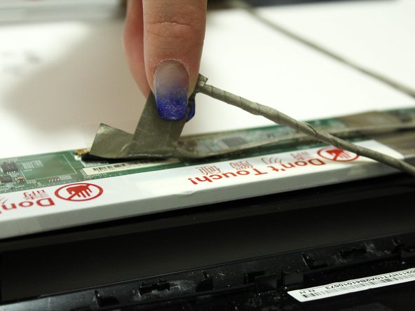 Samsung NP36535C-S05US Display Screen Replacement: crwdns2935265:011crwdnd2935265:02crwdnd2935265:03crwdne2935265:0