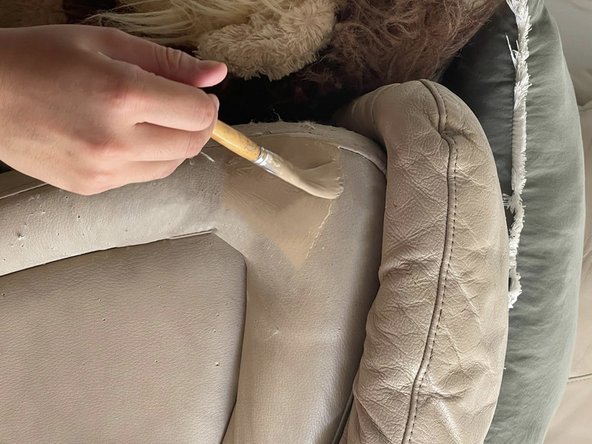 How to Fix a Tear on a Leather Couch: crwdns2935265:07crwdnd2935265:02crwdnd2935265:02crwdne2935265:0